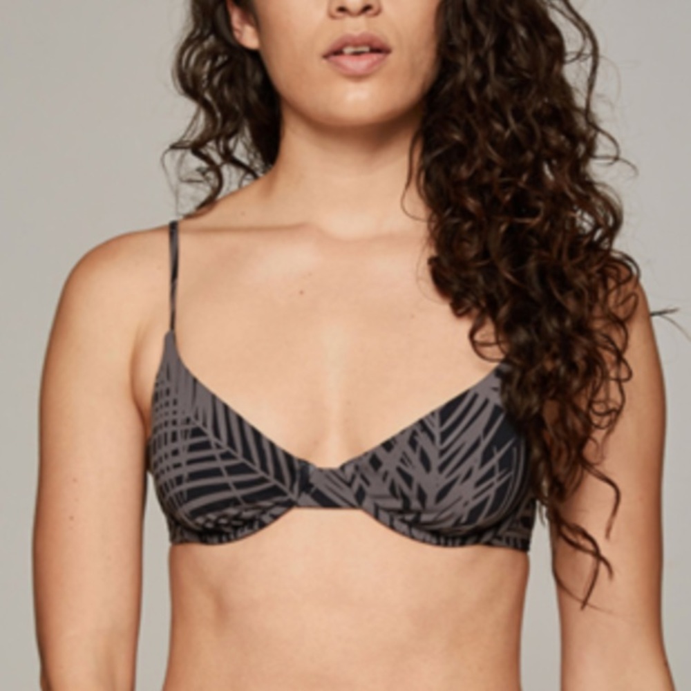 KikiRio Aga Underwire Bra Top in Jet Palm SZ XS EUC Like New